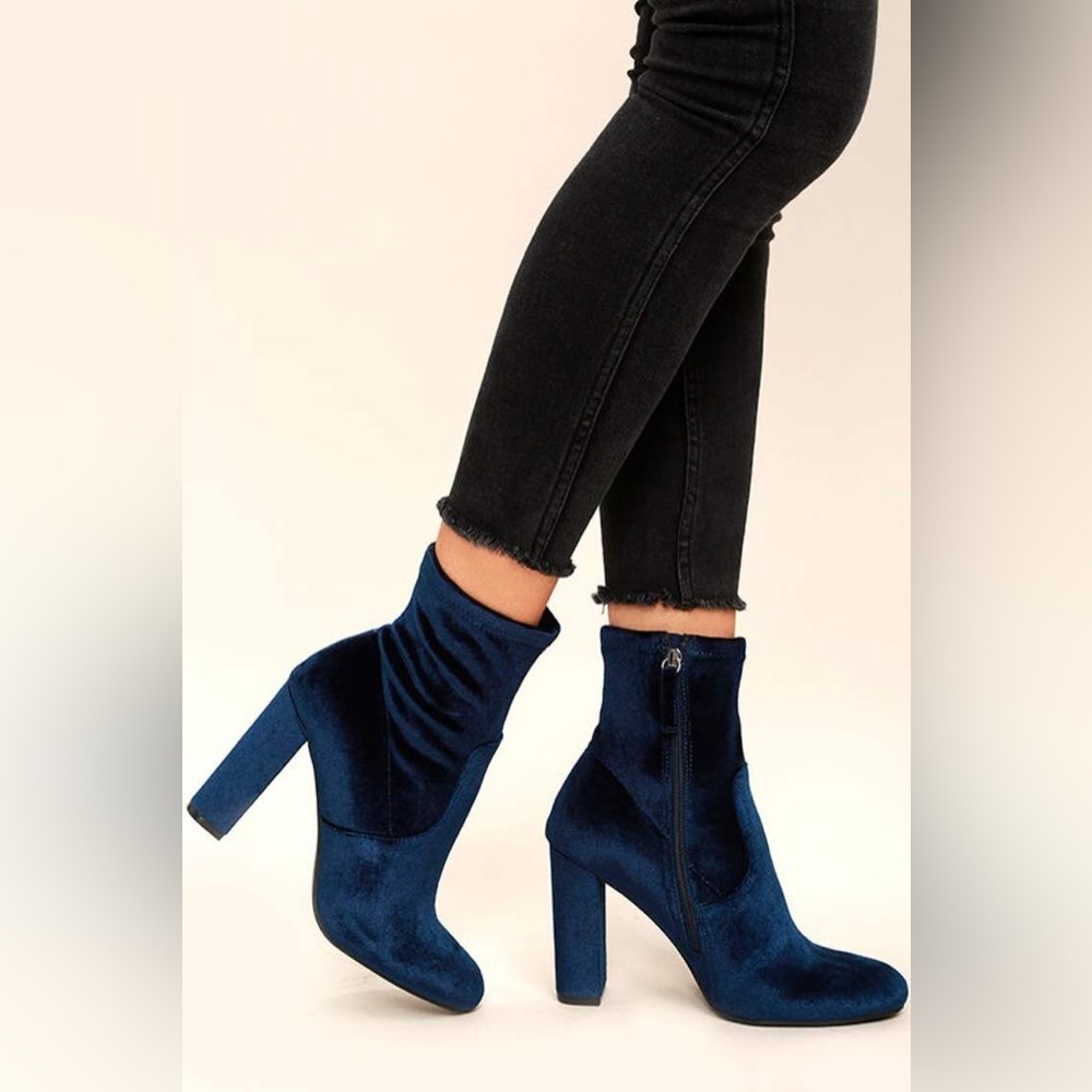 🦋🫐Steve Madden Blueberry Blue Velvet Ankle Boots size 8 NWOT 🦋🫐